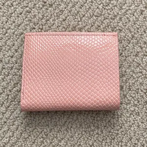 Compact Pink Textured Faux Snake Skin Women's Wallet Gold Zipper thumbnail 3