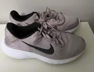 nike shoes thumbnail 1