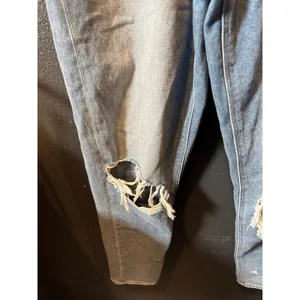 Women's American Eagle Light Wash Distressed Mom Jeans Size 4 thumbnail 2