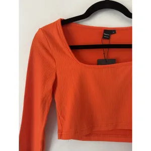 NWT SHEIN Sexy Orange Ribbed Long Sleeve Crop Top Size Small thumbnail 3