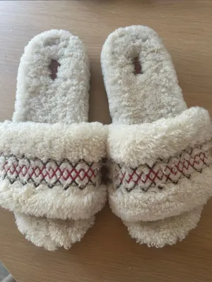 UGG Cozetta Braid slippers cream, Size 12, Preowned thumbnail 1
