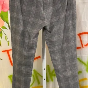 S136. Tommy Hilfiger grey plaid trousers Size 6 thumbnail 4