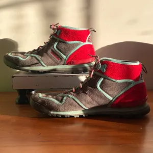 Merrell Eagle Origins Felt Charcoal Red Hiking Boots Womens Size 7‎ Retro Suede thumbnail 2