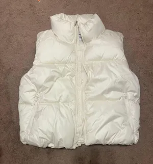 Old Navy Cream puffer vest thumbnail 1