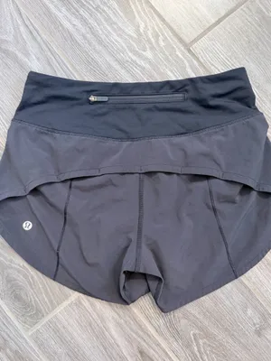 Women's Lululemon Black Speed Shorts 4” inseam size 2 EUC thumbnail 3
