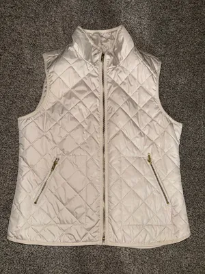 Old Navy Women's Diamond Quilted Full-Zip Puffer Vest in Ivory thumbnail 1
