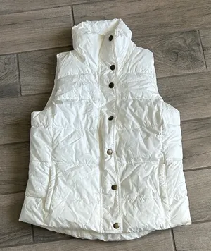 Old Navy White Puffer Vest thumbnail 1
