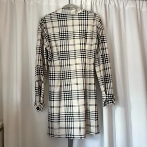 SHEIN Black and Cream Plaid Long Sleeve Button-Front Fall Dress Size Medium thumbnail 2