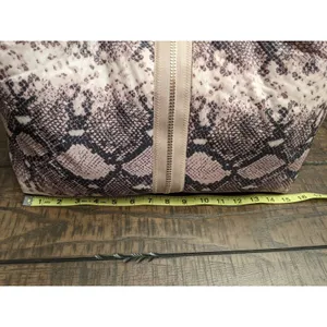 EUC Stella & Dot Crush It Snake Carry On Overnight Weekender Tote Travel Bag thumbnail 6