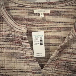 NWT Maurcies Top thumbnail 2