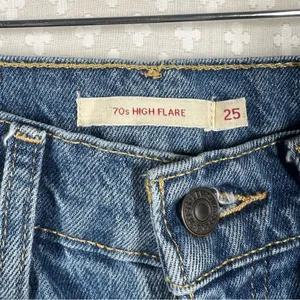 Levi’s‎ Premium Medium Wash 70s High Flare Jeans thumbnail 3
