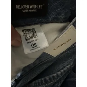 Express high-waisted wide-leg cropped jeans Size 12 S thumbnail 7