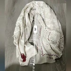 Maurices Gray, White &‎ Burgundy Floral Paisley Tassel Lightweight Scarf NEW thumbnail 4