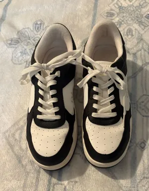 Alo Yoga Sneakers thumbnail 1