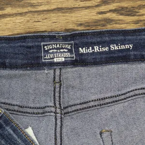 Signature by Levi Strauss Womens Mid-Rise Skinny Stretch Jeans Blue 22M (38x30) thumbnail 6