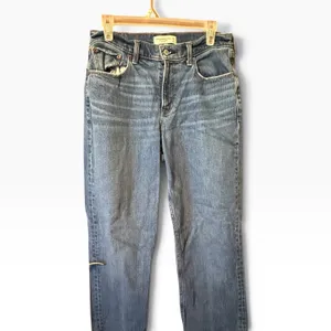 Abercrombie & Fitch Curve Love 90s Straight Mid Rise Jeans 28/6 Blue Distressed thumbnail 2