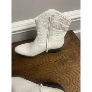 Coconuts By Matisse Derringer White round toe cowgirl booties 7 concert wedding thumbnail 3
