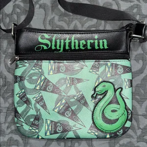 Loungefly Harry Potter Slytherin crossbody bag adjustable strap great condition thumbnail 2