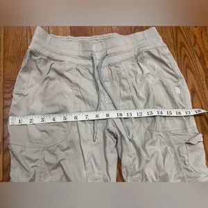 The North Face Men's Light Gray Cargo Pants thumbnail 4