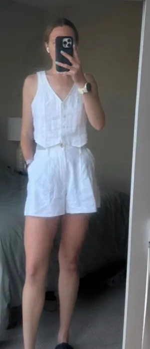 Hollister White Linen Button-Front Tank & High-Waist Shorts Set thumbnail 1