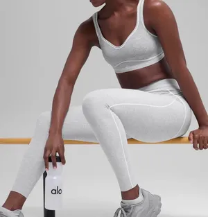 Alo Yoga Heart Throb Set thumbnail 1