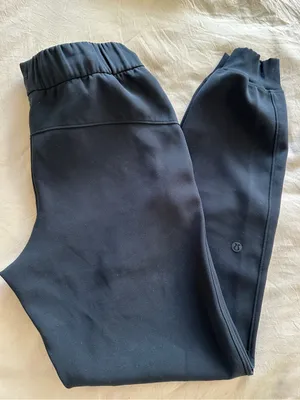 LULULEMON On The Fly Jogger in True Navy Sz. 2 thumbnail 5
