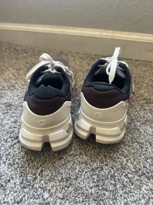 On Running Women’s Cloudflyer 4 Low Top Sneakers thumbnail 4