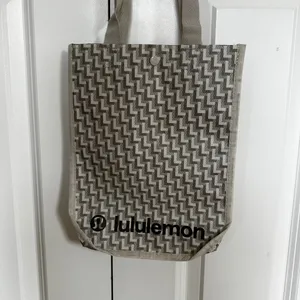 Lululemon Reusable Shopping Gift Bag Small Tote Brown Gray Logo New Lunch bag thumbnail 2
