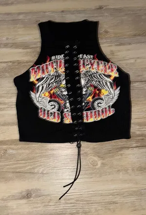 Graphic crop top thumbnail 1