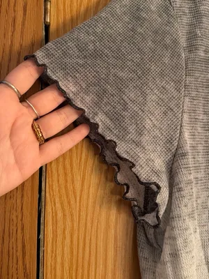 American Eagle Outfitters Gray Ribbed Crop Tee with Lettuce Hem thumbnail 3