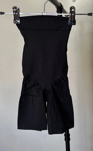 SKIMS SHEER SEAMLESS HIGH-WAISTED MID THIGH SHORT |‎ ONYX nwot size XS thumbnail 1