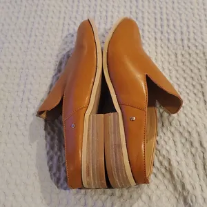 NWOT Ccocci Nova 7.5 women's Tan Slip on shoes (#5) thumbnail 5