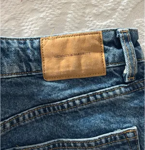 H&M Denim High-Waisted Jean Shorts thumbnail 3