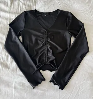 Black Long Sleeve Ruched V-Neck Crop Top thumbnail 1
