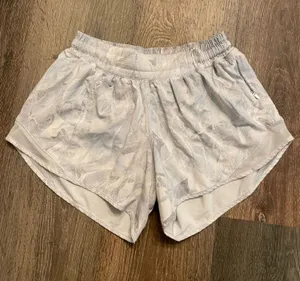 lululemon athletica Light Gray Women's Athletic Hotty Hot shorts Size 4 thumbnail 1