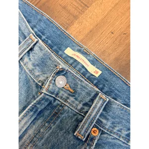 Levis Low Pro Straight Jeans Womens 28 Medium Wash Blue Denim Low Rise Pants thumbnail 3