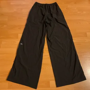 Alo Yoga Breezy Wide Leg Pant (Long) Black XS thumbnail 5