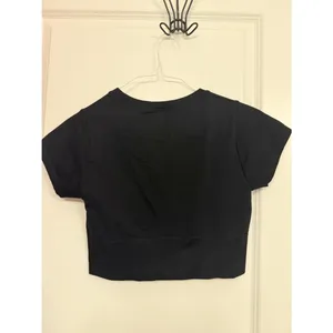 OFFLINE by Aerie Black Cropped Sweatshirt T-Shirt M thumbnail 5