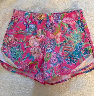 Lilly Pulitzer shorts thumbnail 1