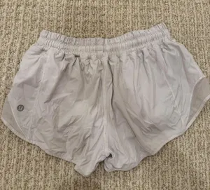 Lululemon Hotty Hot Low-Rise 2.5" Shorts thumbnail 2