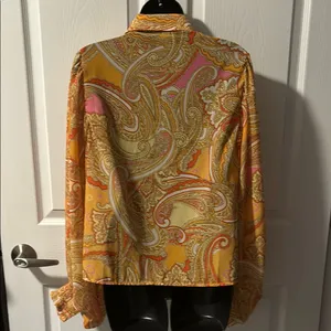 Vici M NWOT Yellow and Orange Paisley Button-Up Shirt thumbnail 3