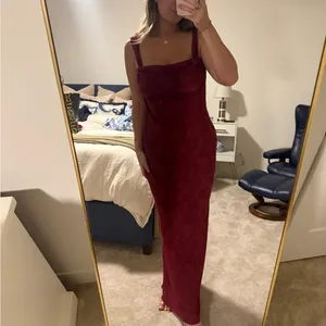 Princess Polly Azura Off The Shoulder Maxi Dress Burgundy thumbnail 5