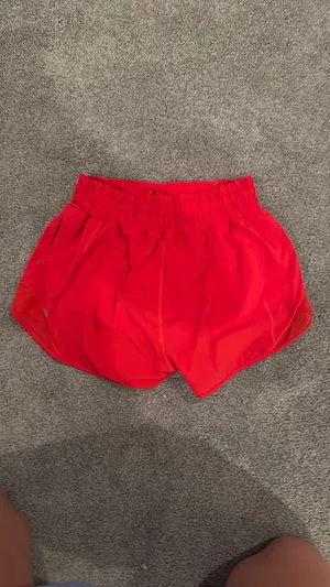 Lululemon Shorts Hotty Hot 2.5" Red thumbnail 4