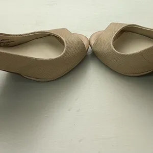 Heels Giani Bernini Beige Slingback Heels 7 1/2 M like new! Nice/Clean thumbnail 2