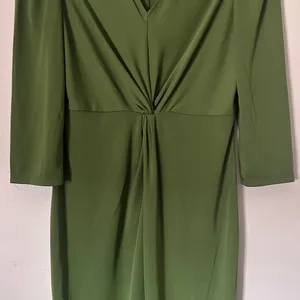 Lark & Ro Olive Green V-Neck Twist Midi Dress Sz Small thumbnail 2
