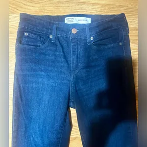 Signature Levis Women's size 2M w26 L32 Dark blue Mid rise Boot Cut Jeans thumbnail 2