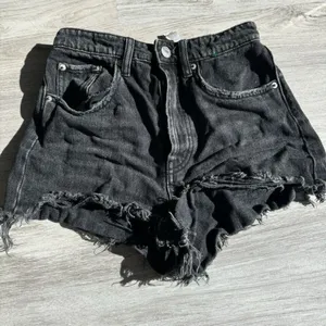 NWOT‎ ZARA Women Junior Black Denim Cut Off Short Shorts Size 2 #494 thumbnail 1