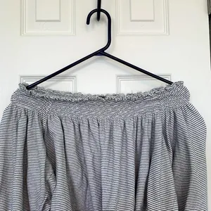 We The Free‎ People White Gray Stripe Lexington Tee Women's Size Small thumbnail 6