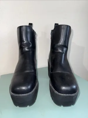 Madden Girl Black Chunky Platform Chelsea Boots Size 6 thumbnail 2