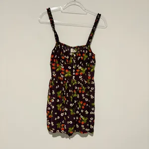 Urban Outfitters Tate Tie Romper Strawberry Maroon Ruffle‎ size medium thumbnail 2